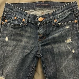 ROCK & REPUBLIC BERLIN WOMENS SZ 26 DISTRESSED MID RISE JEANS MED WASH